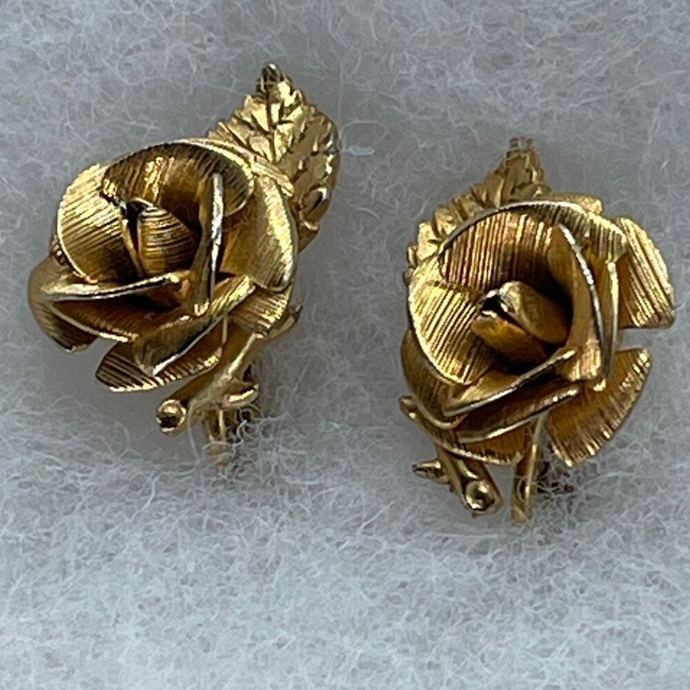 Vintage gold tone 3D rose clip earrings